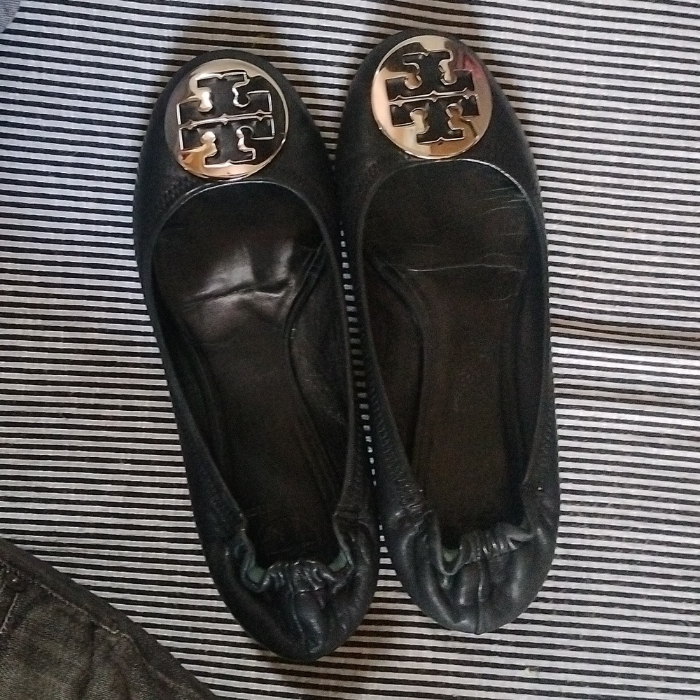 Tory Burch black leather ballet flats with silver hardware. Size 38.5eur & 7.5us